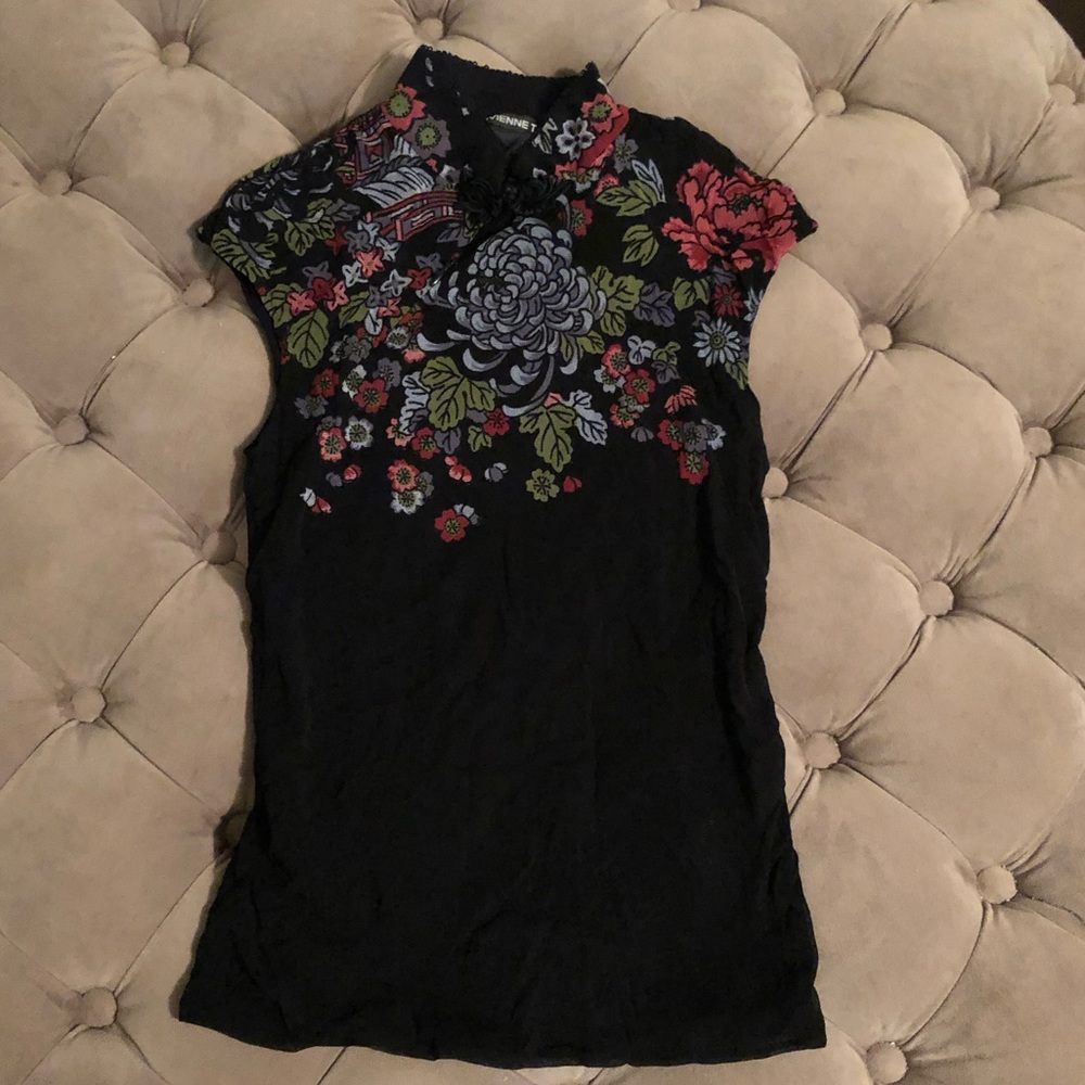 Vivienne Tam top!